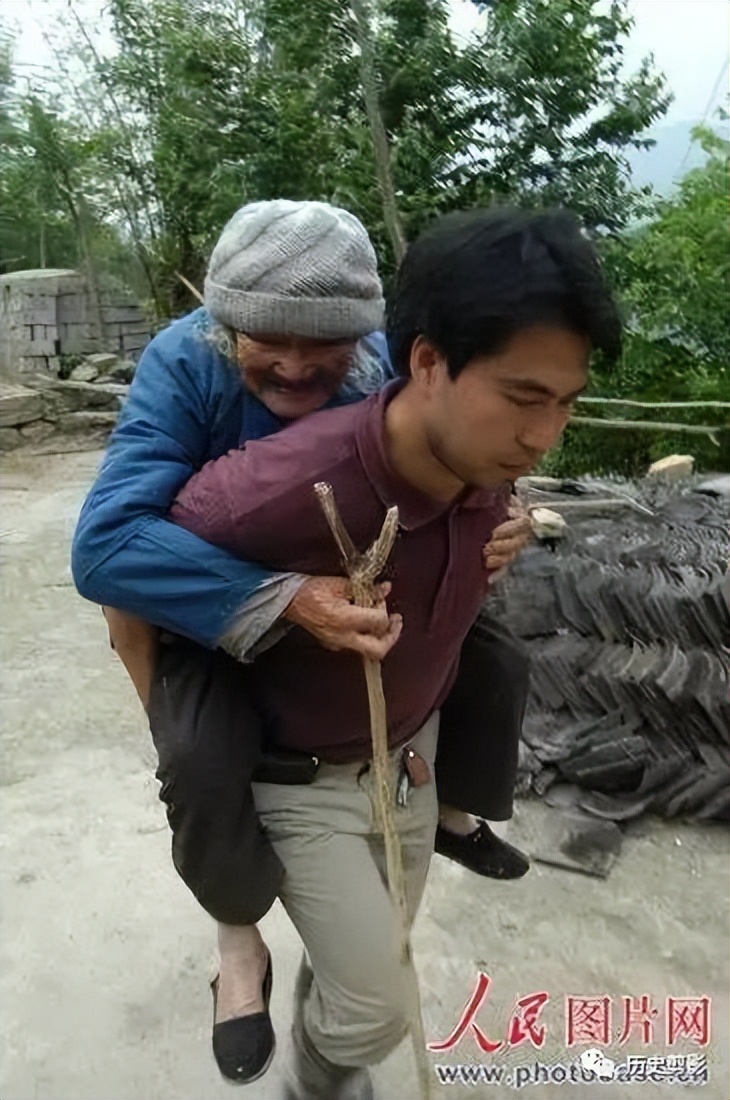 汶川地震十大催人泪下的照片,汶川地震12周年这些照片让人泪目