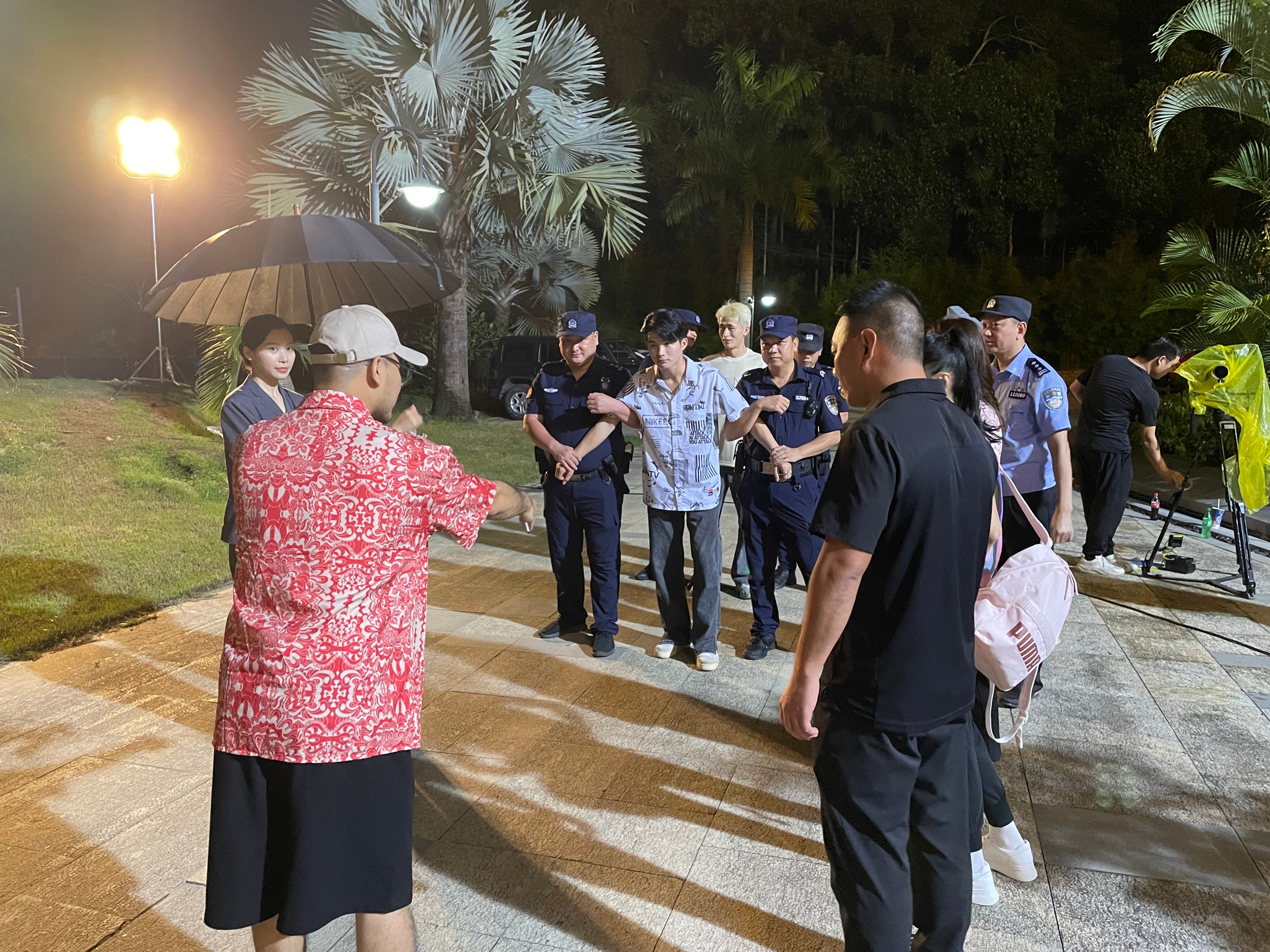 五指山市人民法院普法微电影《解套》高清剧照释出,首部“套代购”题材影片引爆期待值