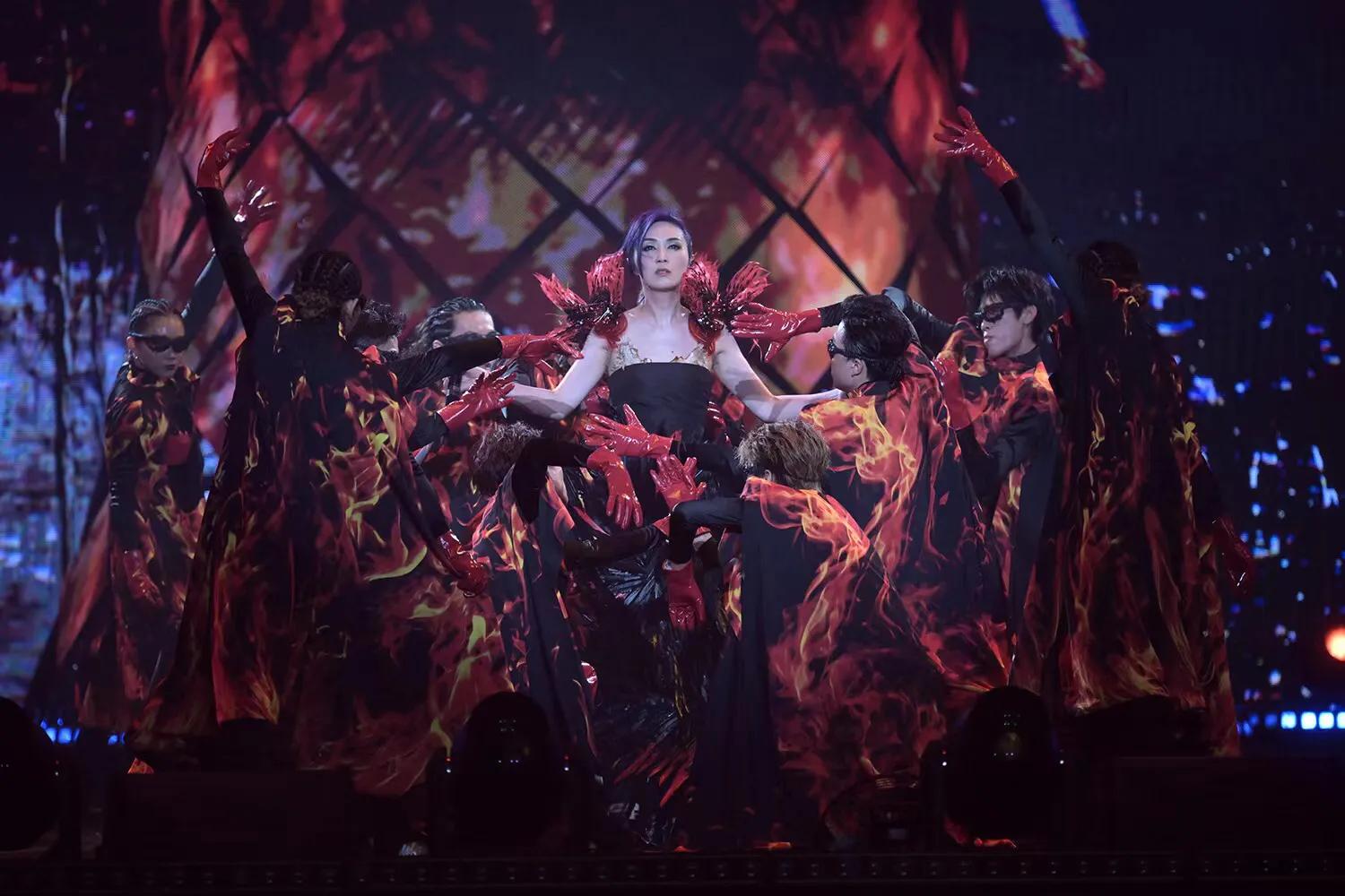 杨千嬅广州海心沙演唱会划龙舟,杨千嬅广州海心沙龙舟