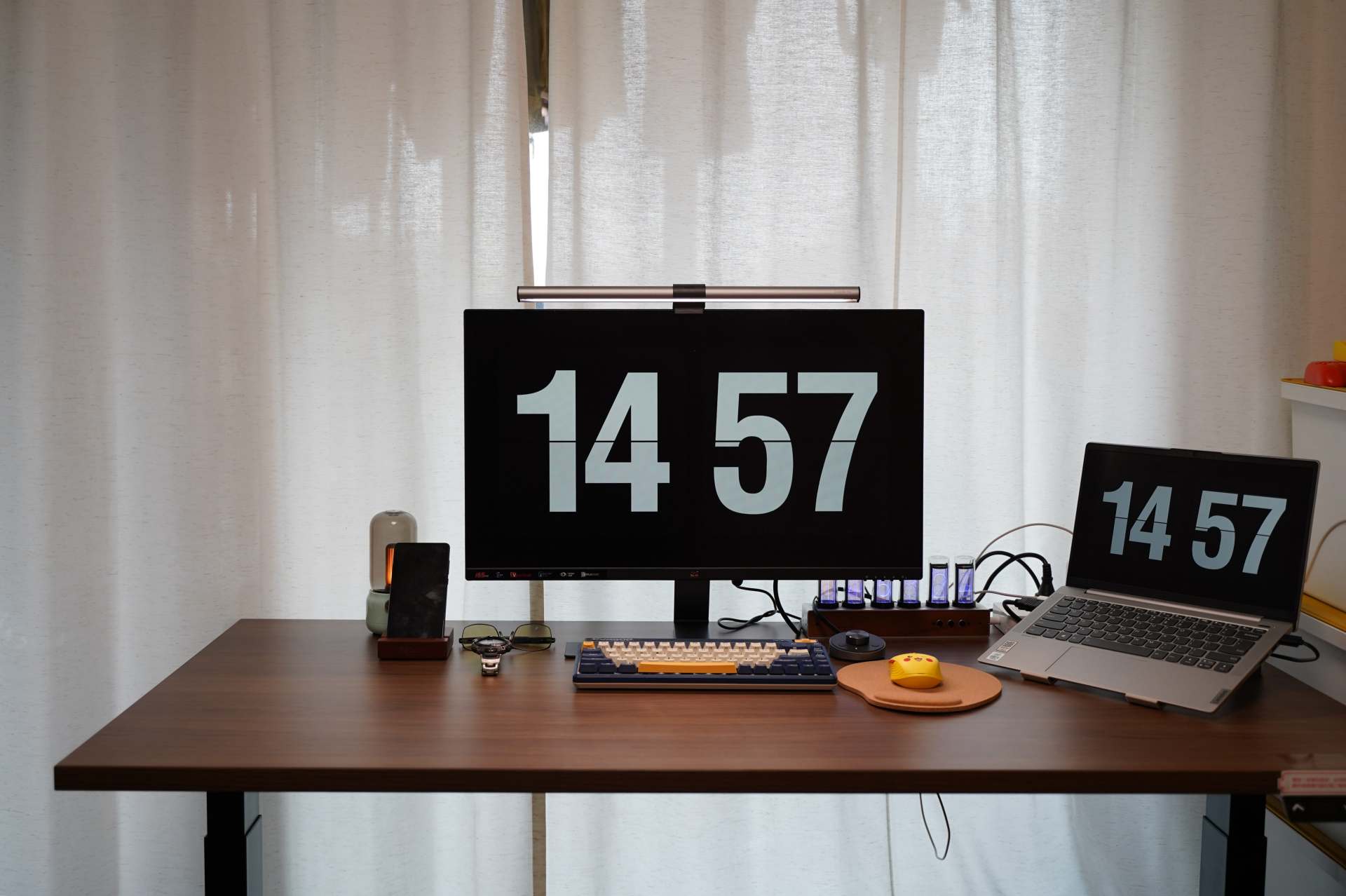 男人谁不喜欢一张大大的书桌,智芯1.8M实木升降桌那是真的爱