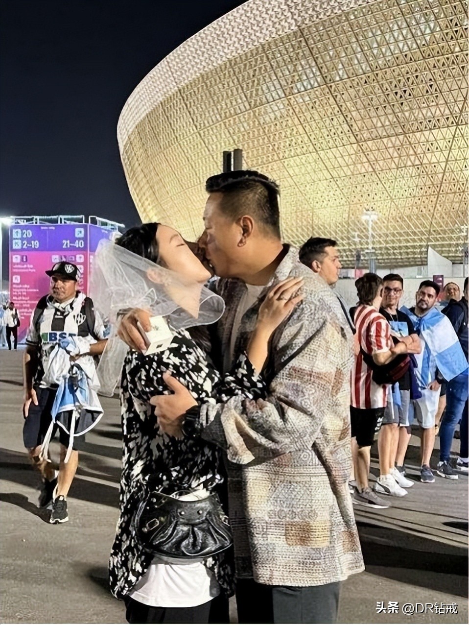 卡塔尔世界杯邂逅浪漫爱情,梅西世界杯夺冠婚礼