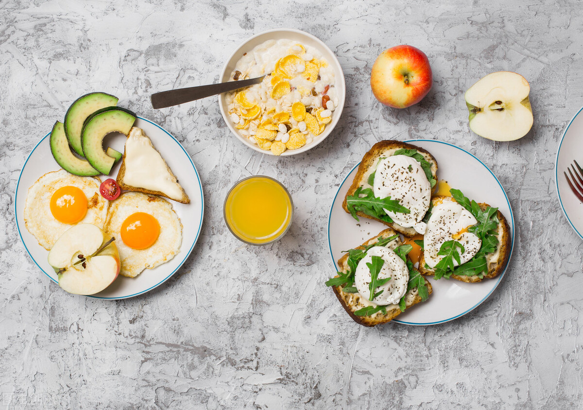 三角区域长痘是什么原因,靠近耳朵的脸部两侧长痘的原因