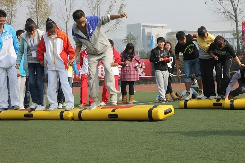 团建趣味飞机游戏怎么玩,趣游研学营