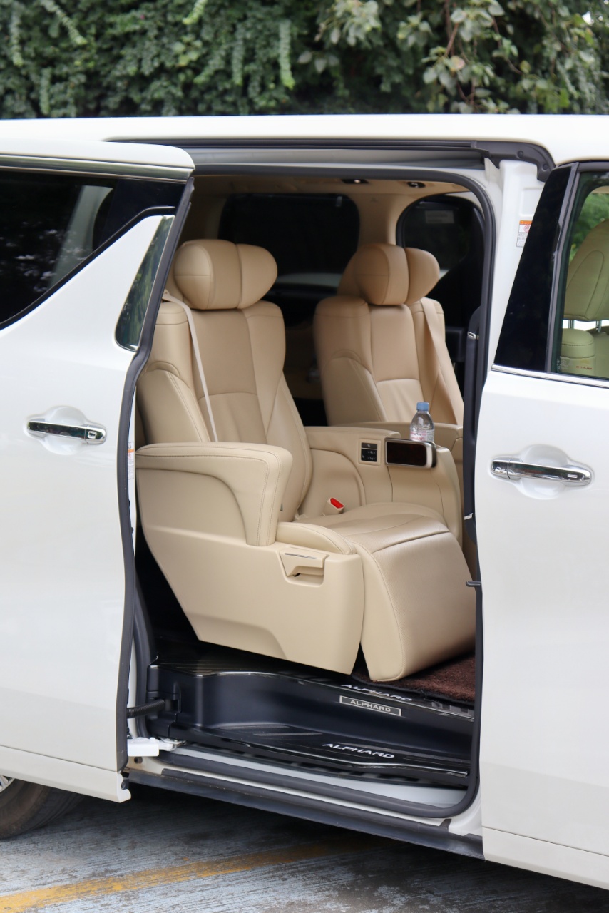 深圳埃尔法租一个月多少钱,埃尔法租一个月多少钱