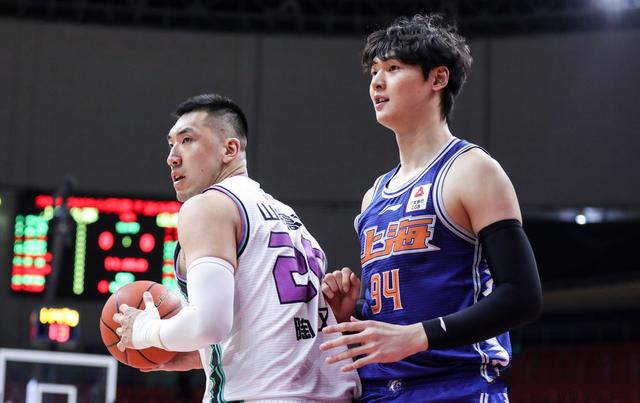 王哲林对周琦比赛,陶汉林强于周琦王哲林