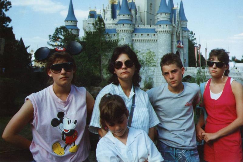 废弃迪士尼乐园吓人的照片,迪士尼乐园合拍照片