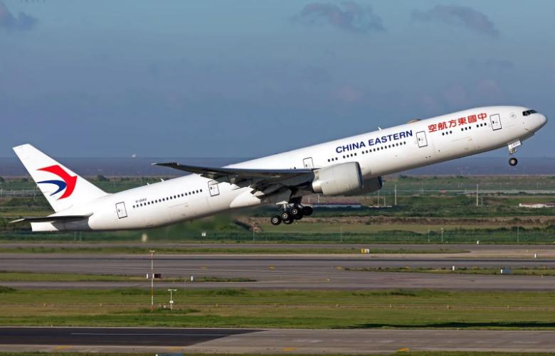 东方航空三次坠机,东方航空会因为这次空难损失多少