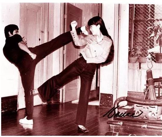 他红了30年和妻子分居却零绯闻,她红了之后