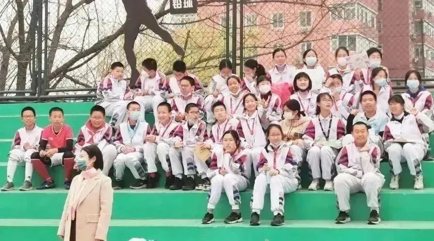 绿茵足球点亮梦想,绿茵点燃梦想