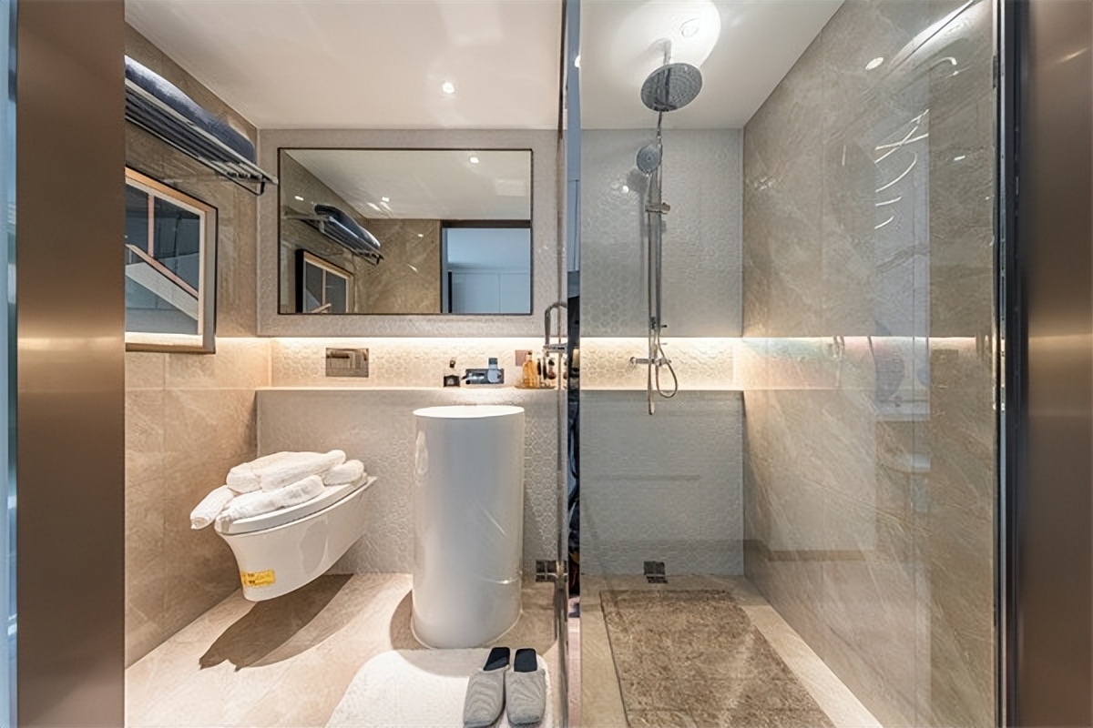 卫生间便池往楼下漏水咋办,楼下卫生间主水管附近漏水