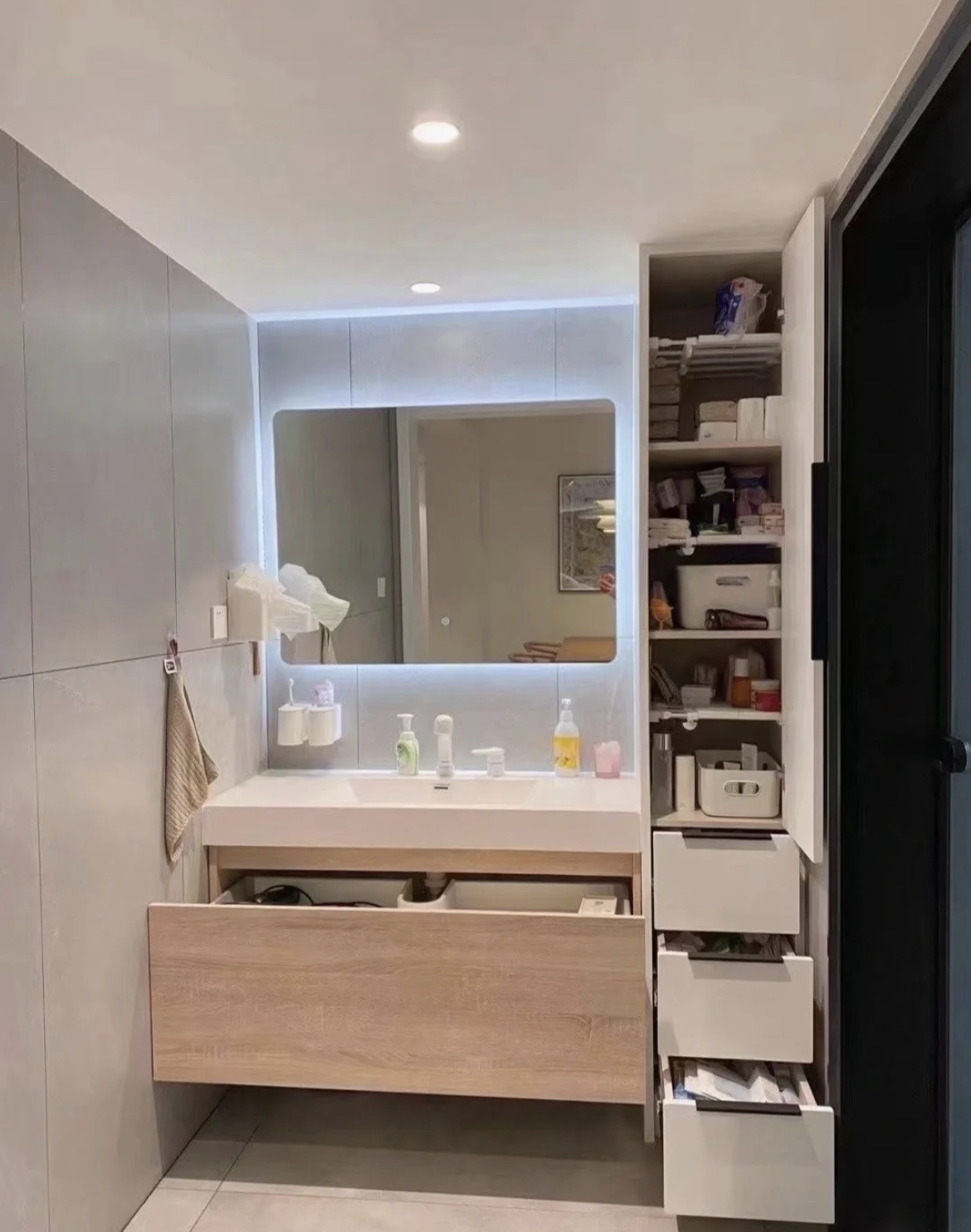 还好当初没放弃，给家里硬挤出15cm窄柜，入住后用处太大了