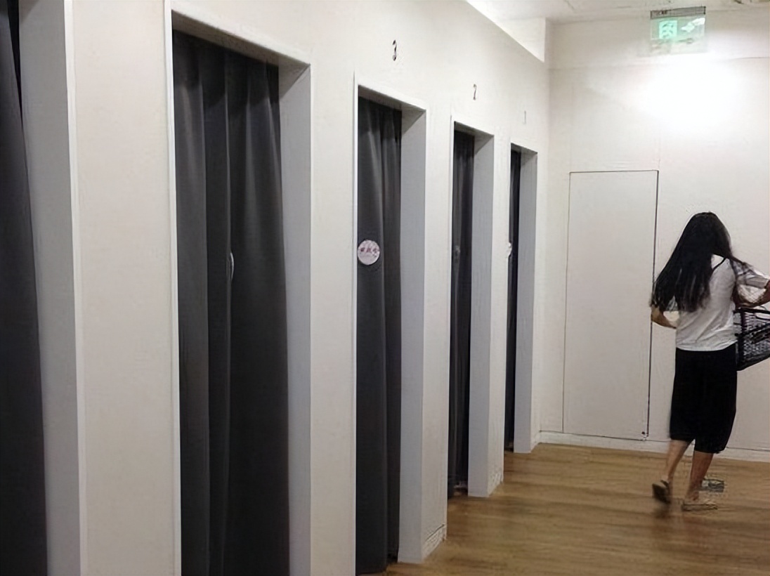 为什么不能穿试衣间里的鞋？服装销售说出实情，看完突然“后怕”