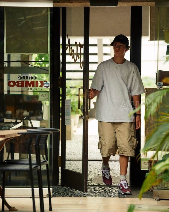 t恤搭配阔腿裤夏季无忧时尚穿搭,牛仔阔腿裤夏日穿搭