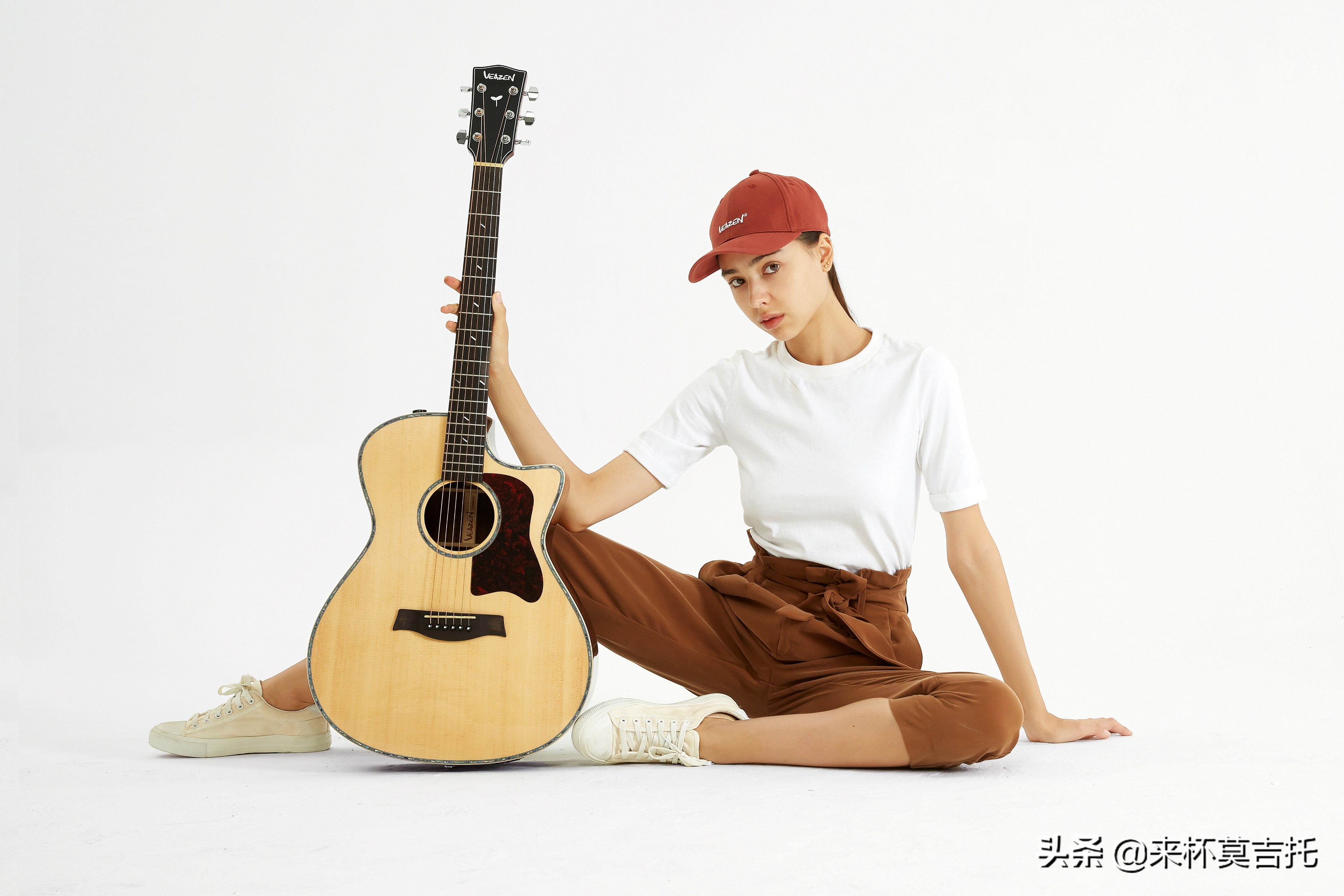 初学者买的吉他选什么面板,吉他入门烧火棍推荐购买