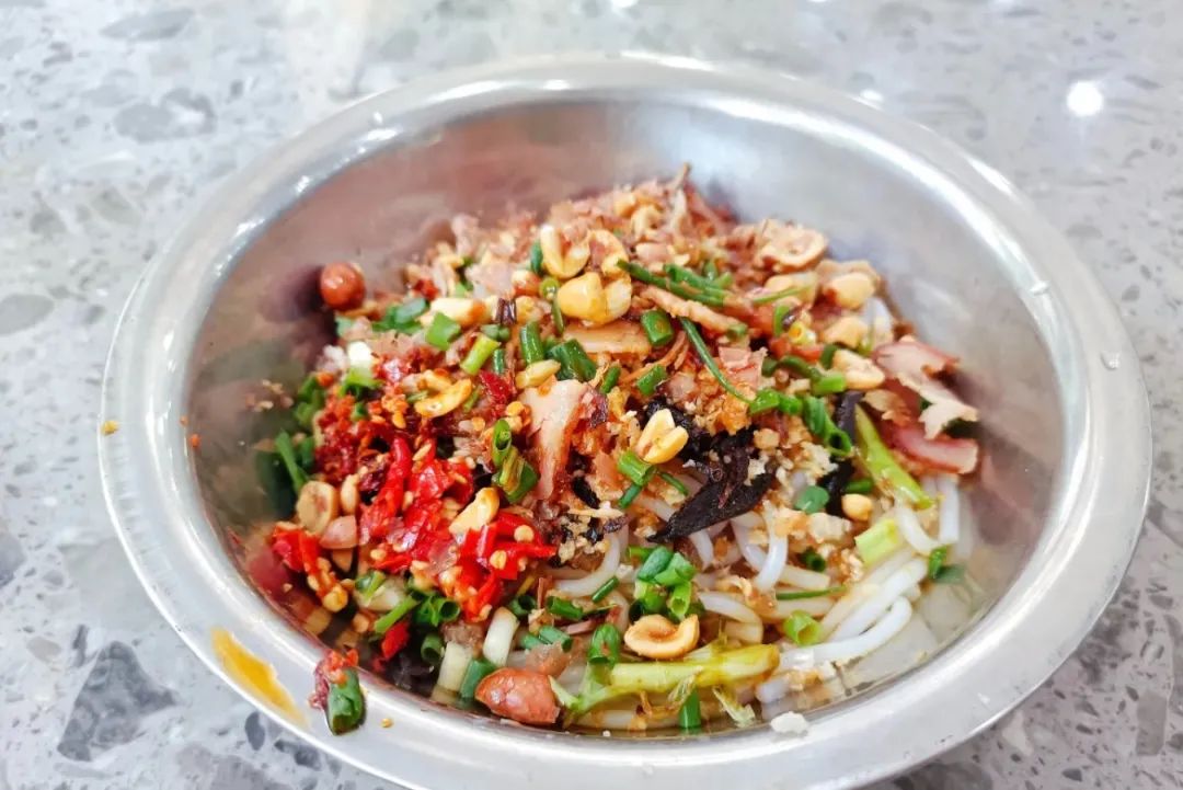 被一碗螺蛳粉耽误的夜宵宝藏,被螺蛳粉耽误的烧洋芋选手