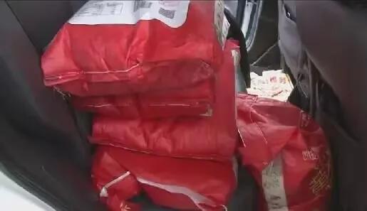 女子买250斤大米索赔被殴打,女子买250斤过期大米索赔被殴打