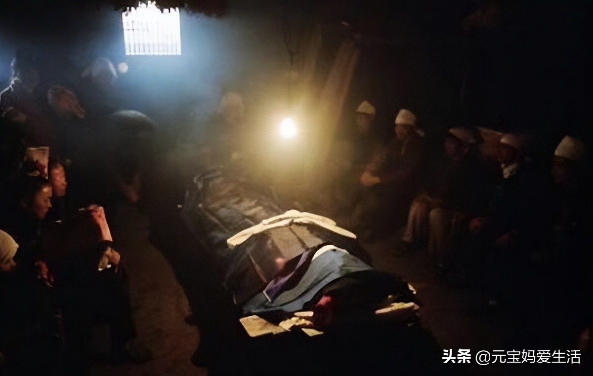 人死后脸上盖白布需要去掉吗,人去世后为什么脸上要盖张纸