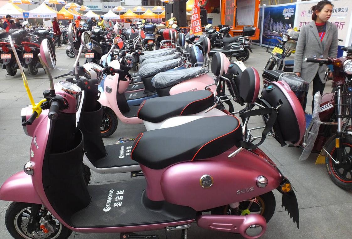 买电动车选雅迪还是爱玛好,如何选择雅迪和爱玛电动车