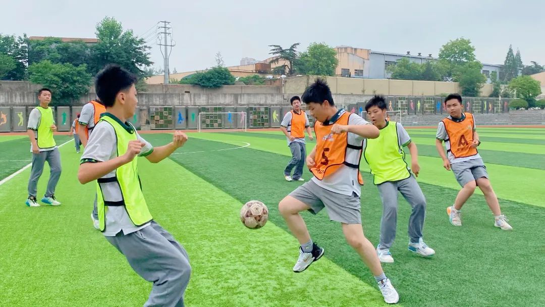 “足”够精彩，只“茵”热爱！栖霞区这所初中足球赛迎来决赛！