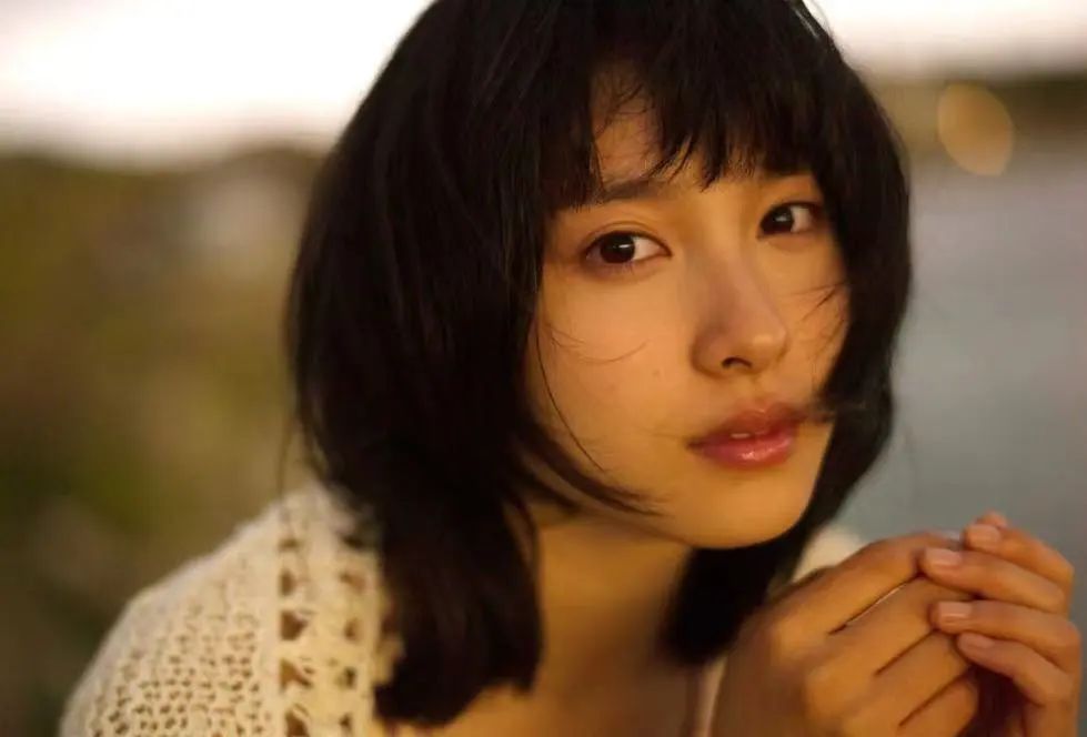 还记得《哥哥太爱我》的妹妹土屋太凤吗？她当妈妈啦！