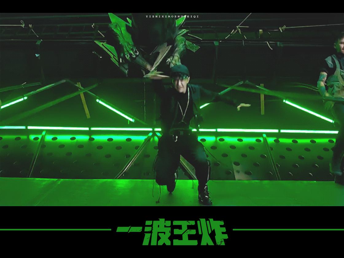 王一博回眸杀蓝湛,王一博跳舞杀马特