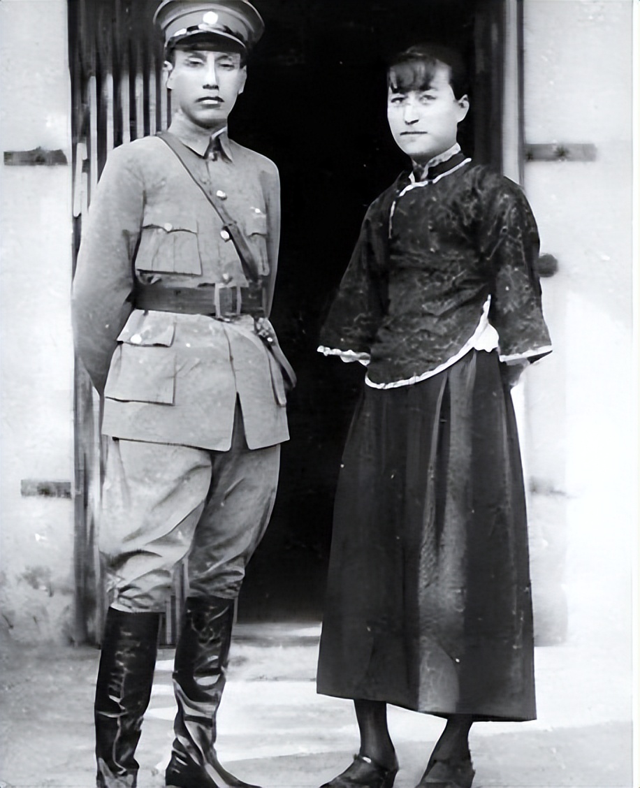 蒋介石到底有多风流？贴身秘书晚年披露真相，宋美龄做法令人叫绝