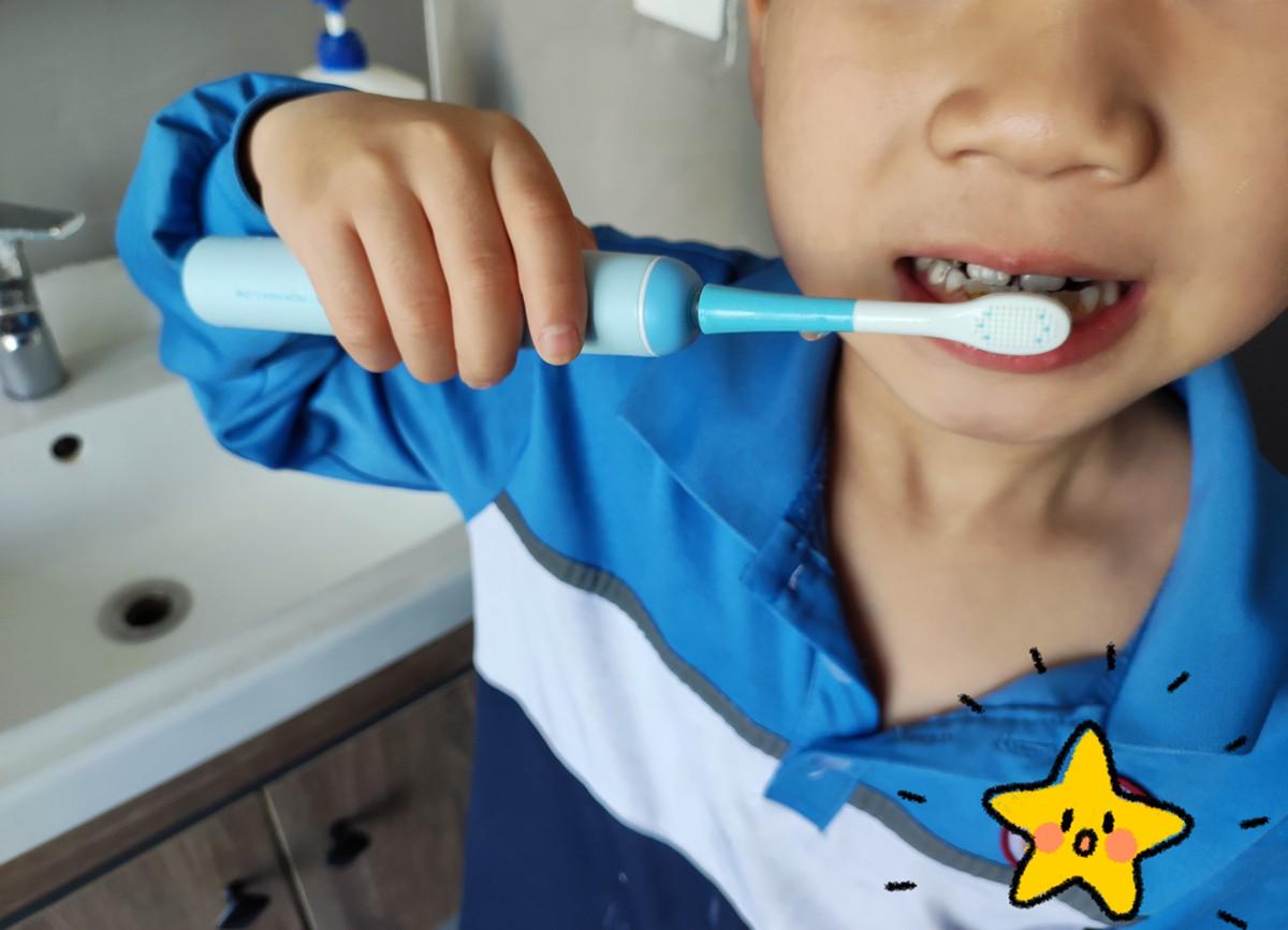 孩子满嘴小黑牙的原因,5岁小孩有小黑牙需要治疗吗