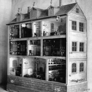 日军兽行：当着男人的面玷污了女儿，临走还残忍割下妻子乳房