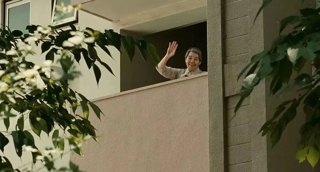 他设计了一个安乐死舱，30秒一键去世，能搬到任何地方