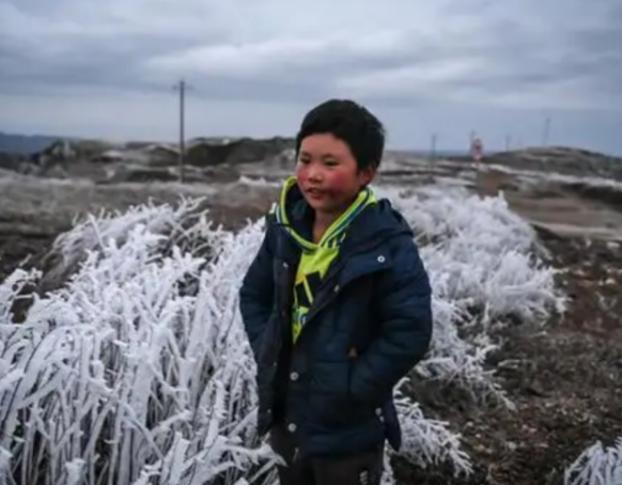 5年前的冰花男孩,4岁在雪地跑的小孩十年后咋样了