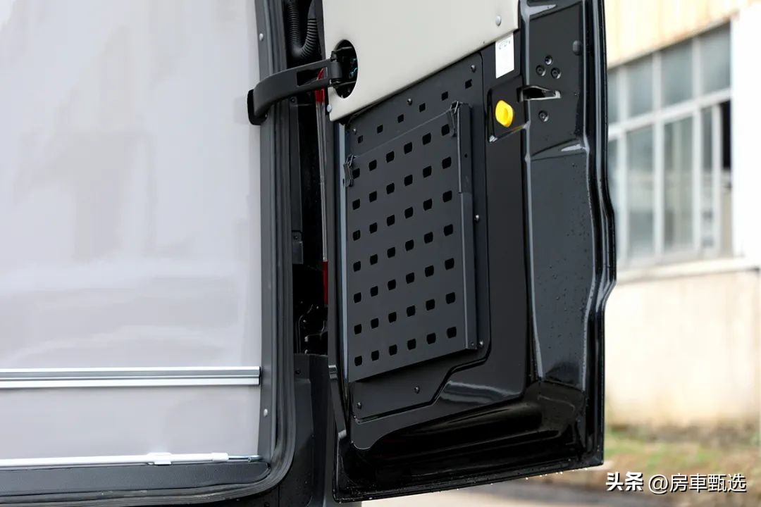 福特新全顺升顶商旅房车,福特新全顺2023款旅居房车