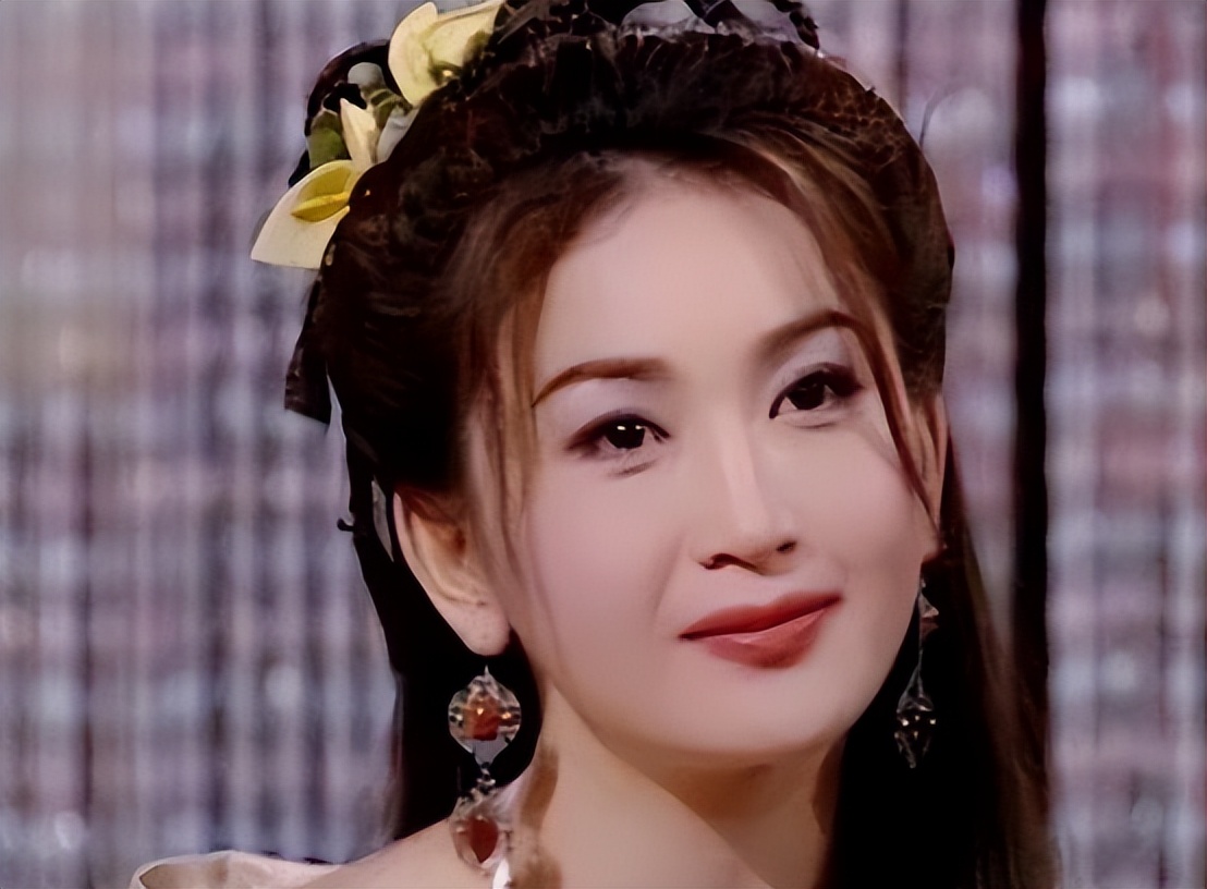 高鼻梁塌却很漂亮的女星,凸嘴短下巴的女人面相