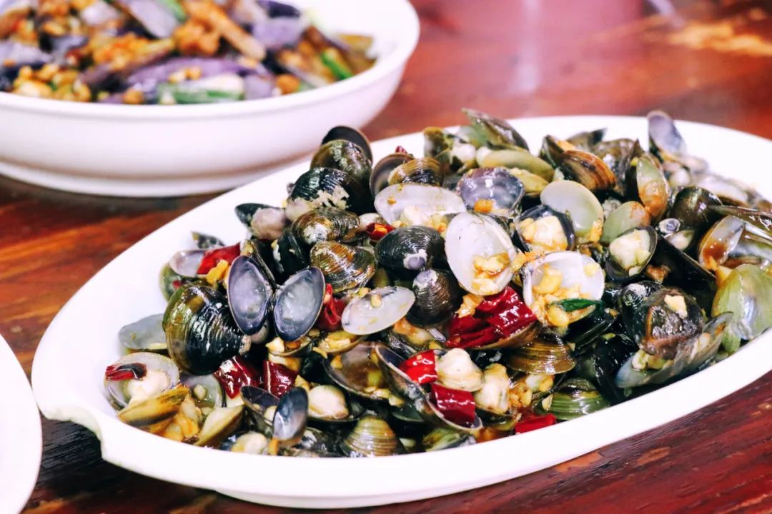 两天一夜嗨吃15顿，这座小城真把人香迷糊了