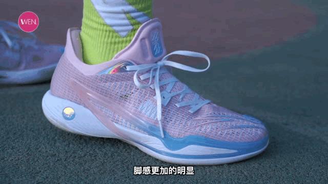 安踏轻狂4对比李宁闪击10哪个好,李宁音速10和安踏水花4哪个好