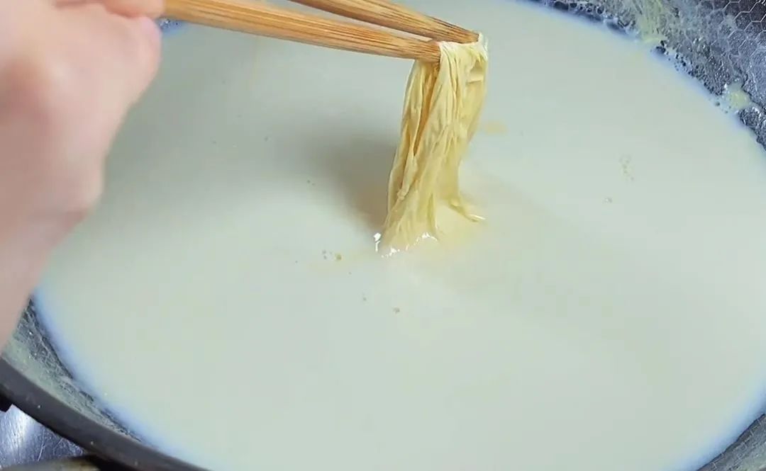 更年期不要太节俭多吃碱性食物,更年期补充雌激素食物方法