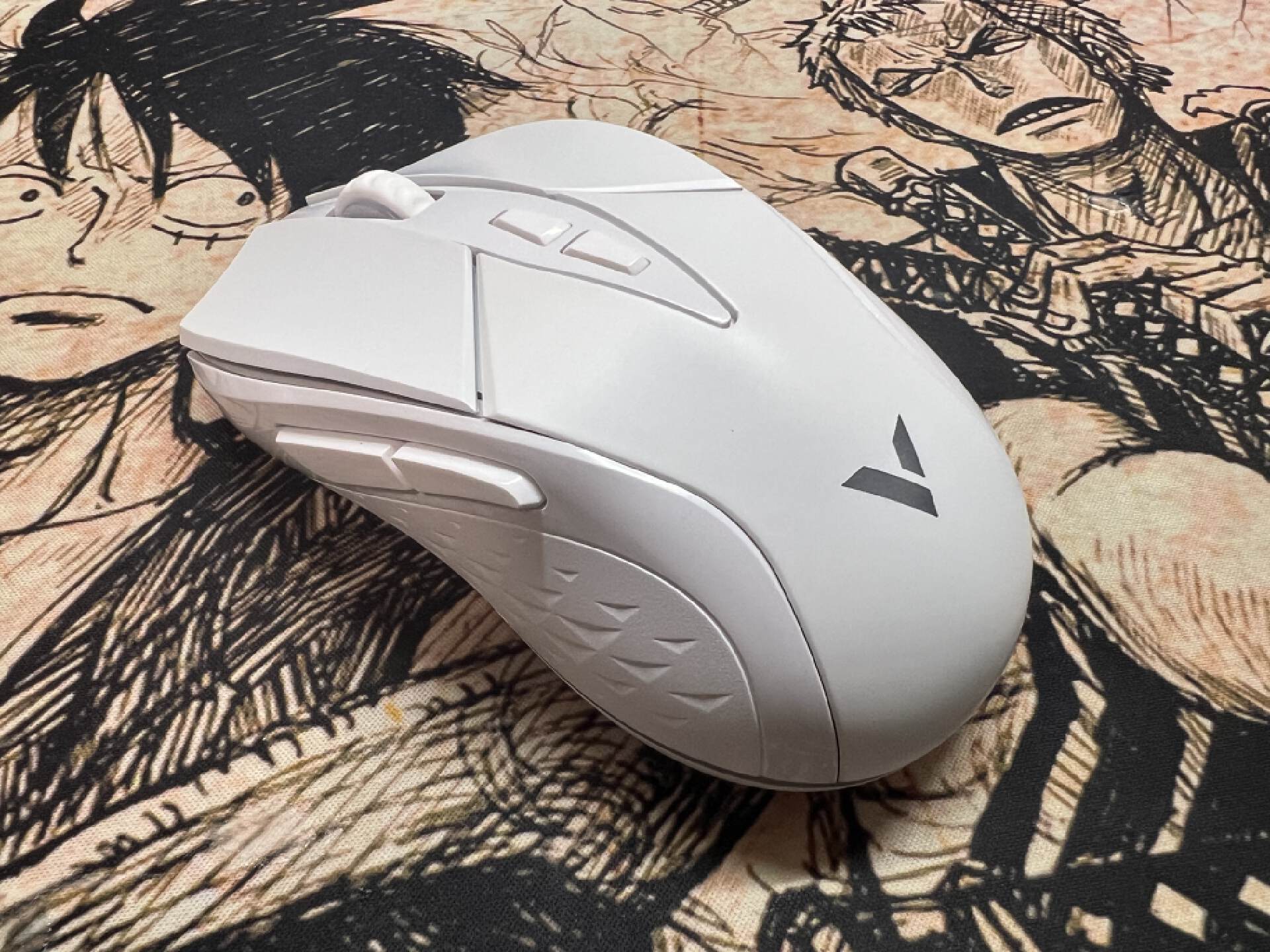 雷柏鼠标v300,初秋雷柏v330游戏鼠标值得入手吗