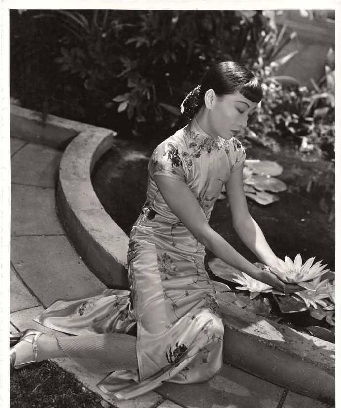 变态的纳粹德国，*光脱**犹太人女人衣服，集体*杀屠**!2