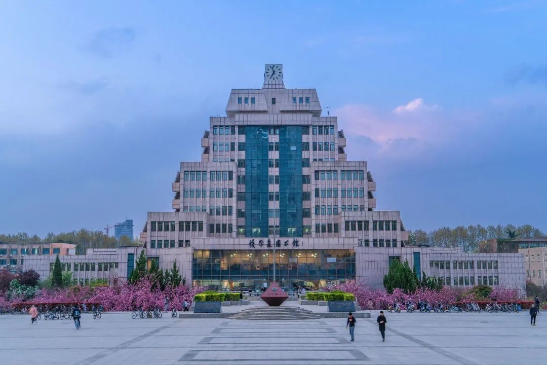 当千年长安，遇上百廿交大！西安交通大学：雨润风暖盛唐景，且待君同览！