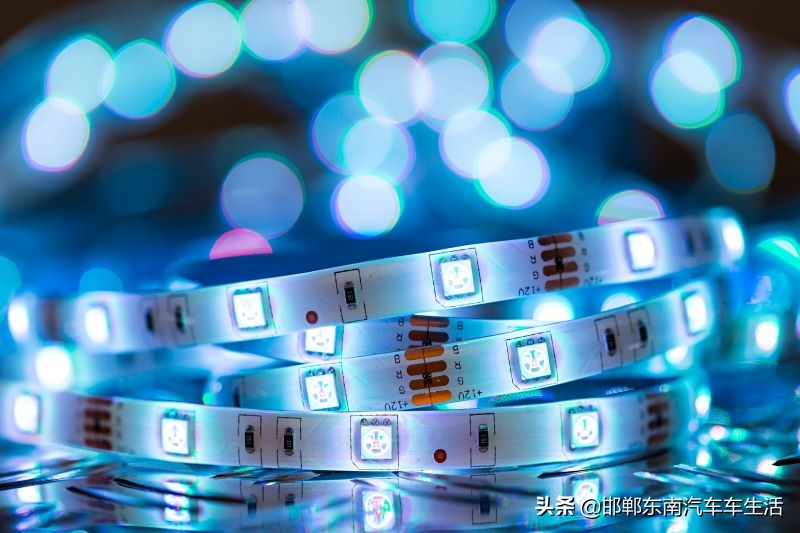 LED与卤素灯哪个更合适,卤素灯与led灯比谁更好