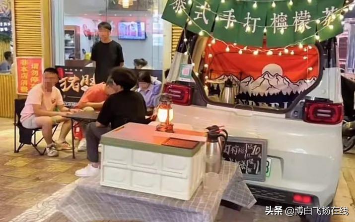 博白街出现车尾箱摆摊找生活，夜收百元，羡煞旁人