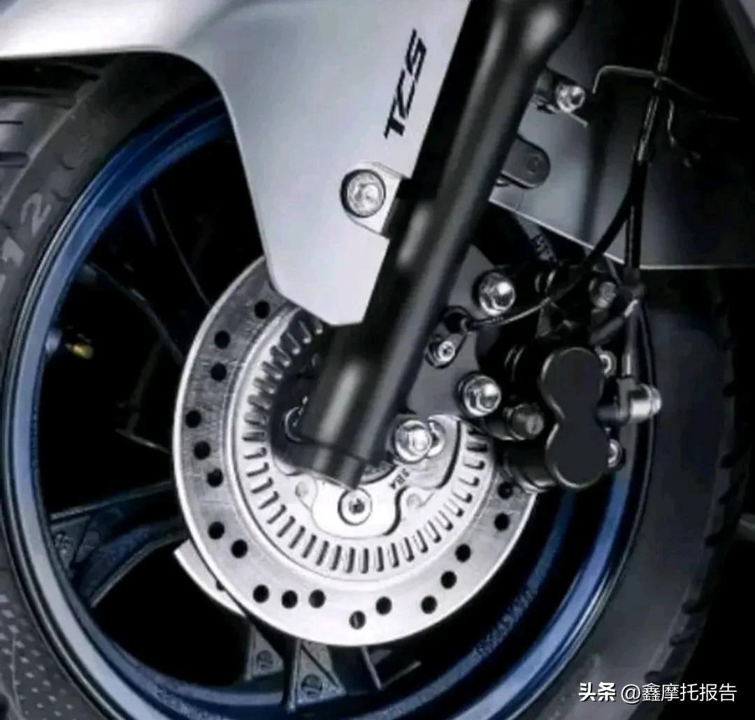 QJMOTOR鸿125VS豪爵AFR125/S，国产万元级踏板标杆究竟鹿死谁手