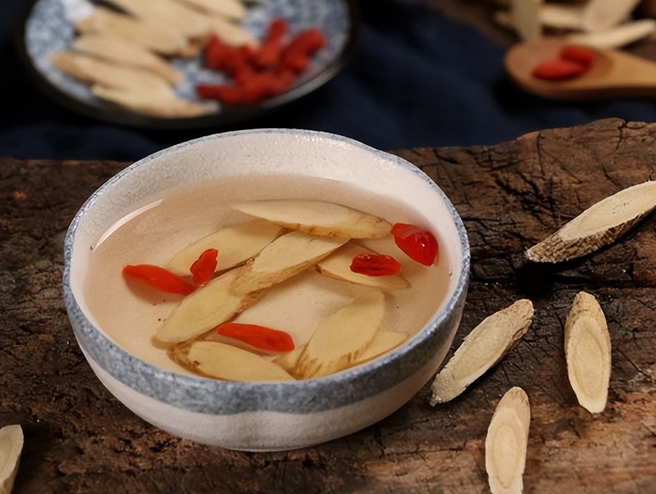 黄芪当归长期泡水喝对肝脏有害吗,黄芪和什么搭配泡水喝对肝最好