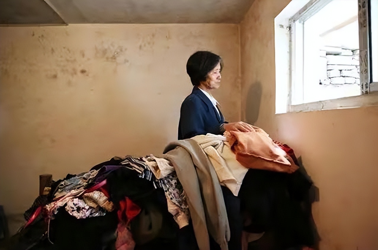 女护工照顾瘫痪富豪的瘫痪侄子,女护工照顾瘫痪小伙