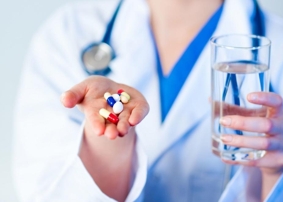 岁数大的老人尿频,老年人总尿裤子