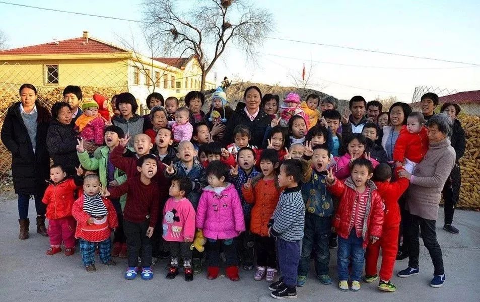 收养118个孩子的“富婆”被判20年，更多内幕披露