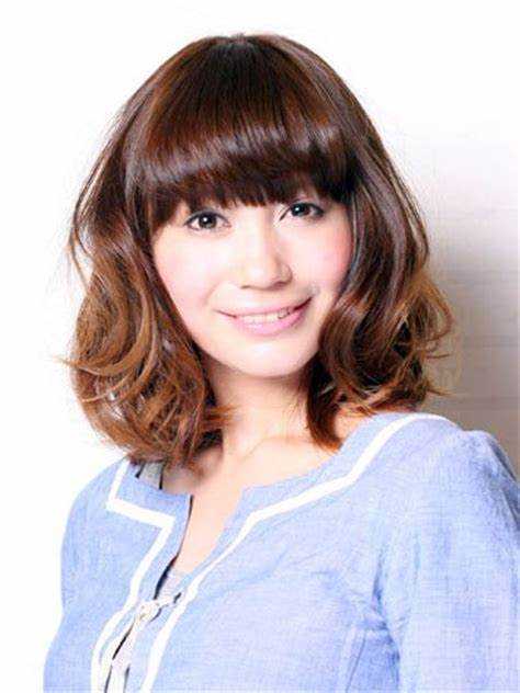 短发中年发型女2021流行发型减龄,中年长发卷发发型女2021流行发型