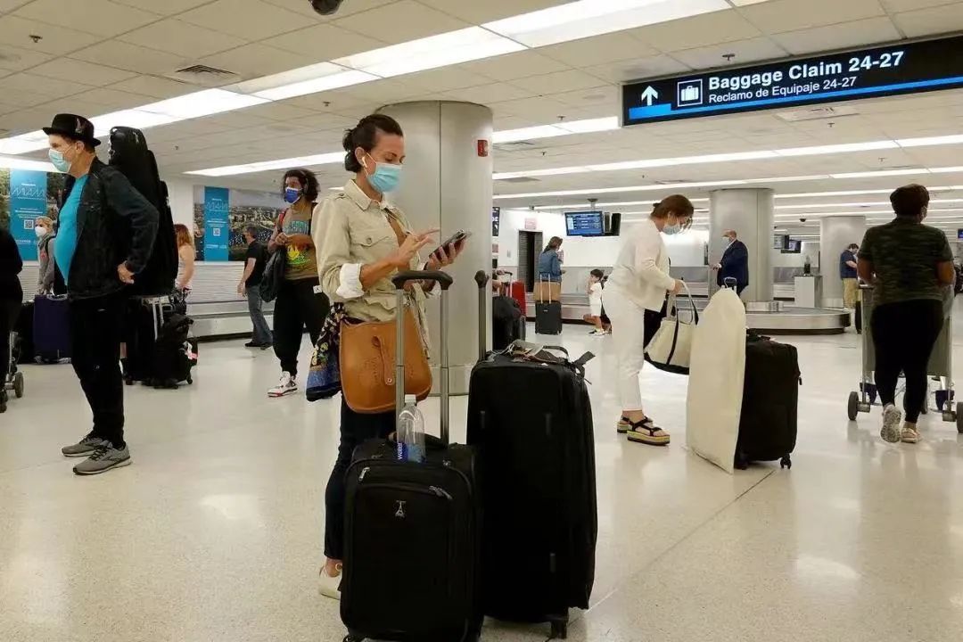 暑期临近往返中美人数激增，最新都有哪些出入境规则变化？