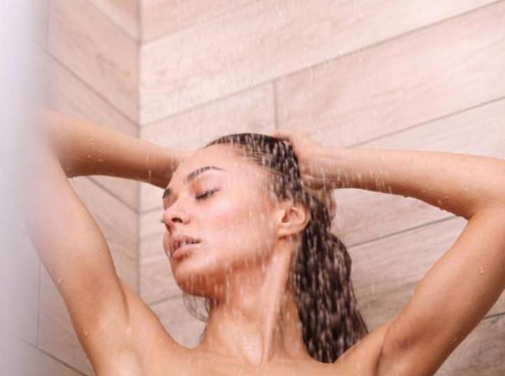 女性腹股沟发黑是什么原因怎么办,女性月经发黑成块状是什么原因