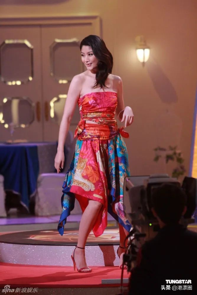 后台太硬，没人敢*规则潜**的女星