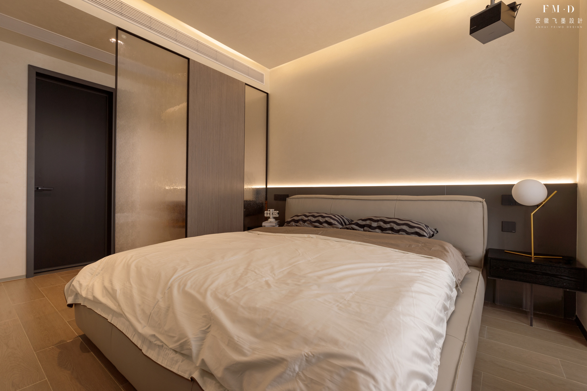 客厅中间沙发背面储物柜组合,6.6米横厅沙发隔断柜设计